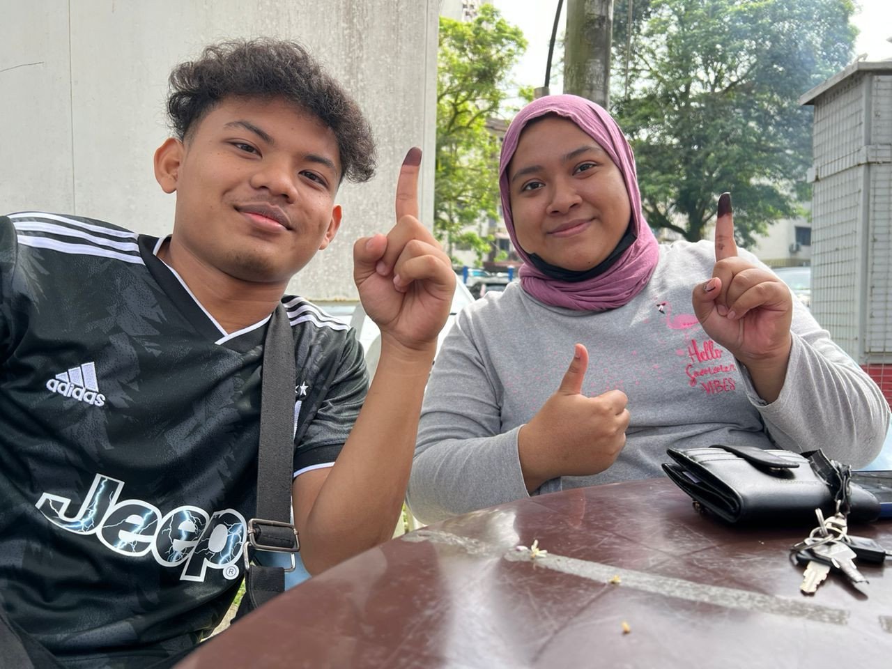 Amirun Nasrin dan Aisyah Izzati kedua-duanya berharap calon dipilih akan menunaikan janji dibuat kepada pengundi. - Gambar Sophia Ahmad 