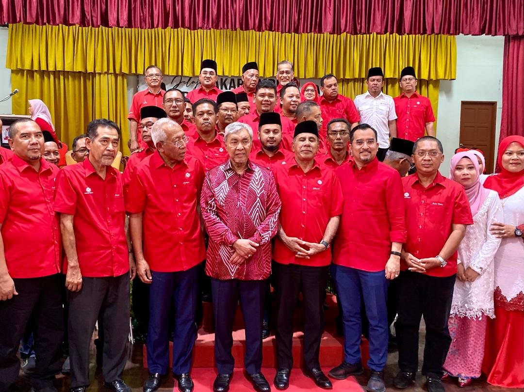 Datuk Seri Dr Ahmad Zahid Hamidi bersama-sama pemimpin UMNO Kedah. - gambar Rafisqi Radhi