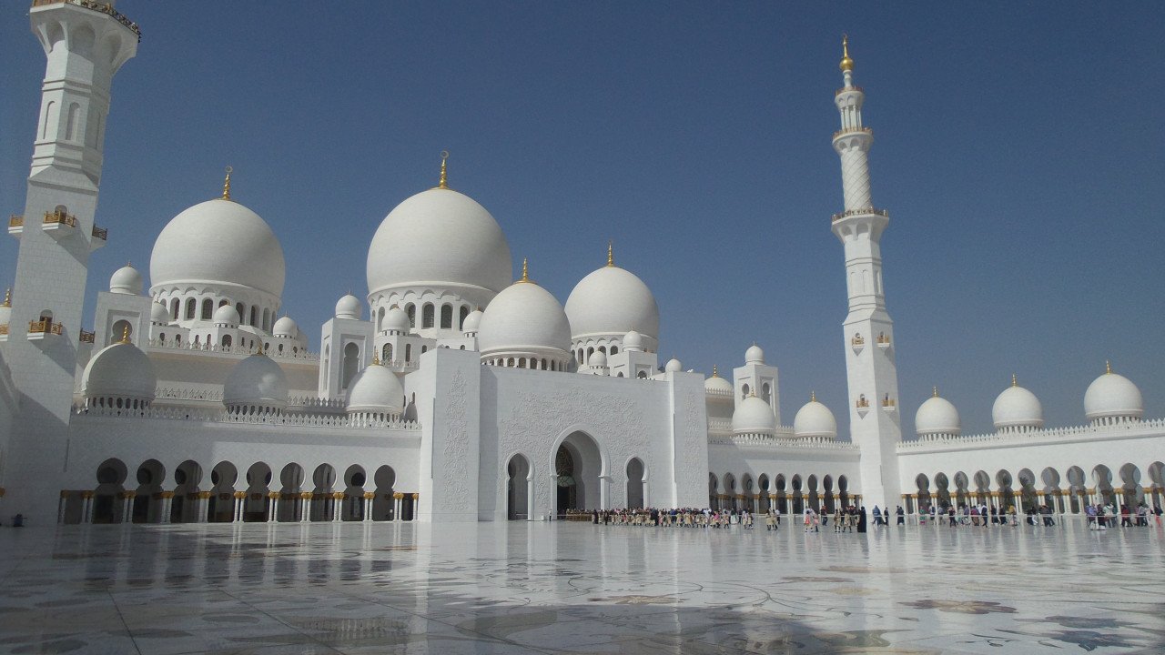 Satu sisi Masjid Besar Sheikh Zayed