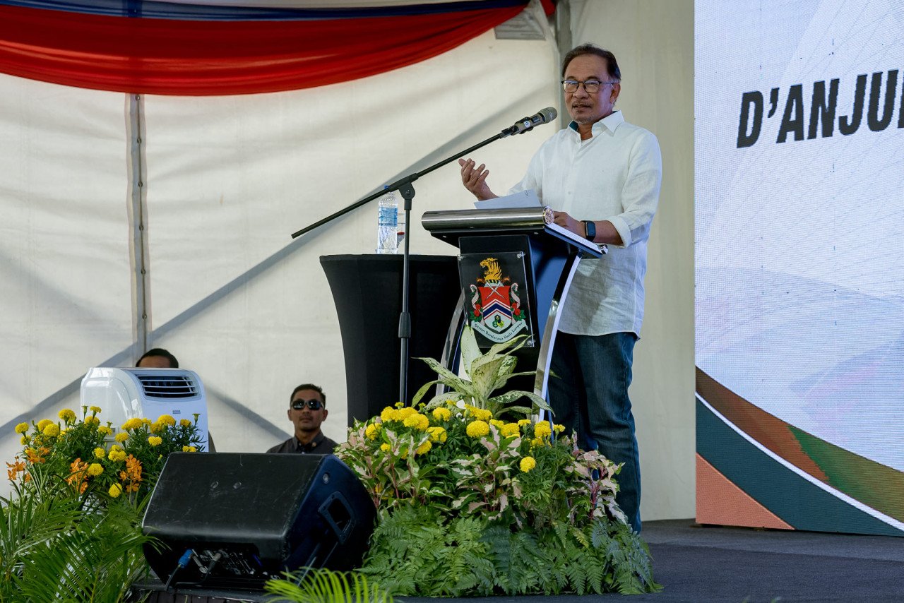 Anwar Ibrahim - Gambar dari Facebook Anwar Ibrahim