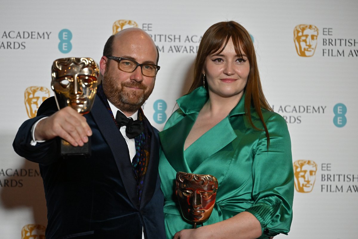 Patrice Vermette dan Zsuzsanna Sipos meraih anugerah Rekaan Produksi untuk filem "Dune". 