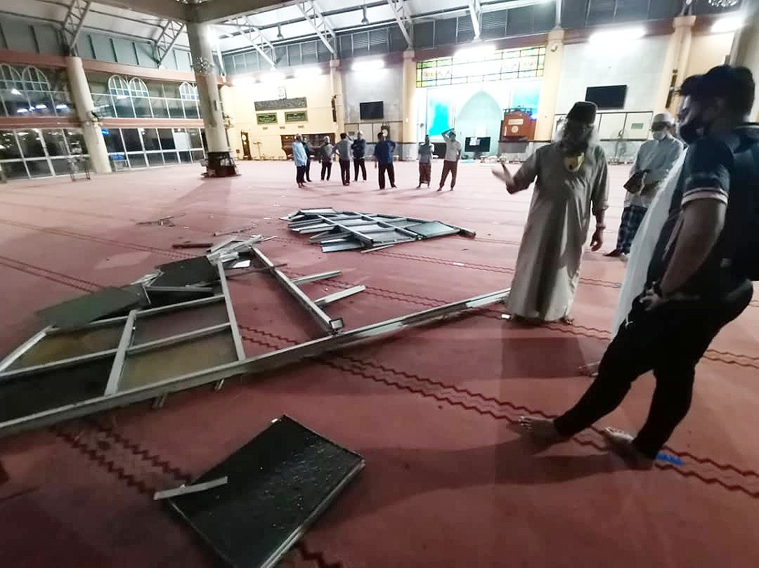 Pasukan pembangunan JAWI turun padang bagi menilai tahap kerosakan di Masjid Am-Imam Ash-Shafie
