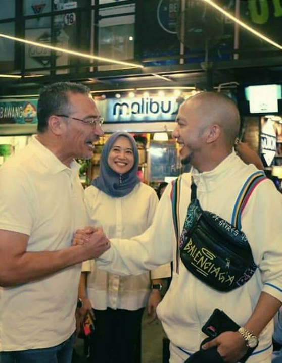 Caprice bersama Datuk Seri Hishammuddin Tun Hussein. Gambar: Instagram @capriceofficial