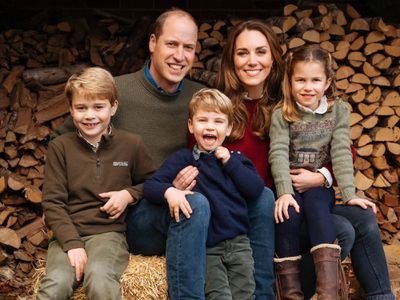 William dan Kate bersama anak-anak mereka, George, 9, Charlotte, 7, dan Louis, 4. - Gambar dari MailOnline
