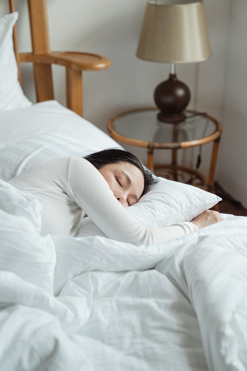 Bagi orang dewasa, purata jam yang disyorkan oleh National Sleep Foundation adalah antara 7 dan 9 jam - Gambar Hiasan
