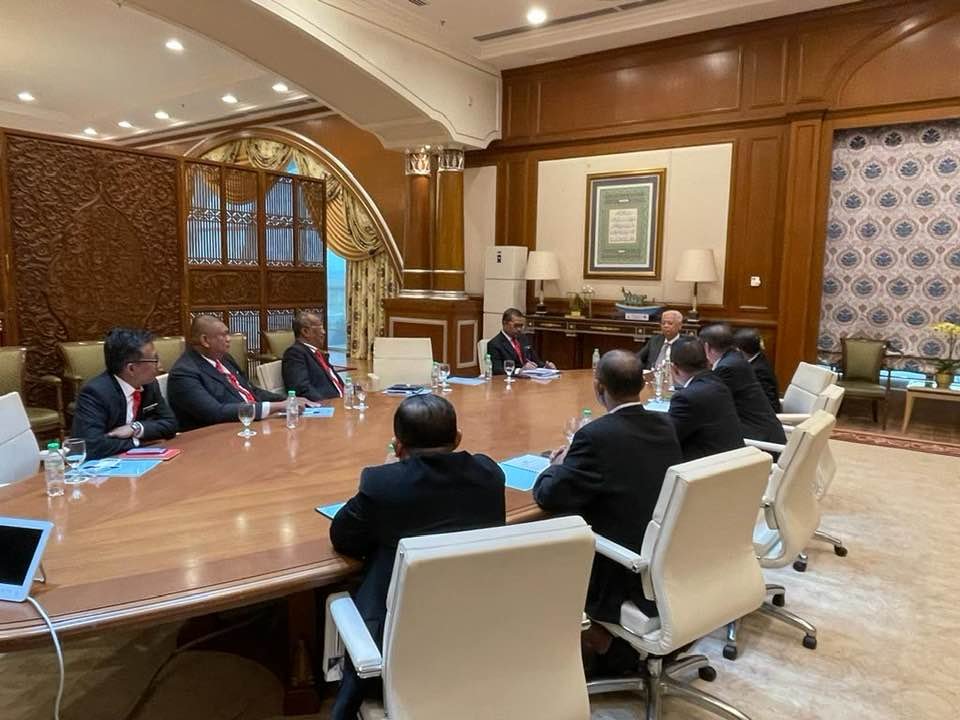 9 pemimpin CUEPACS telah mengadakan pertemuan dengan Perdana Menteri, Datuk Seri Ismail Sabri  Yaakob pada 13 Jun lalu. - Gambar dari Facebook Kamarul Yusoff