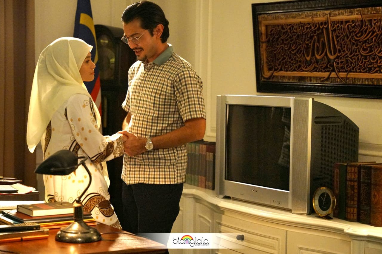 Acha Septriasa dan Farid Kamil dalam filem Anwar.