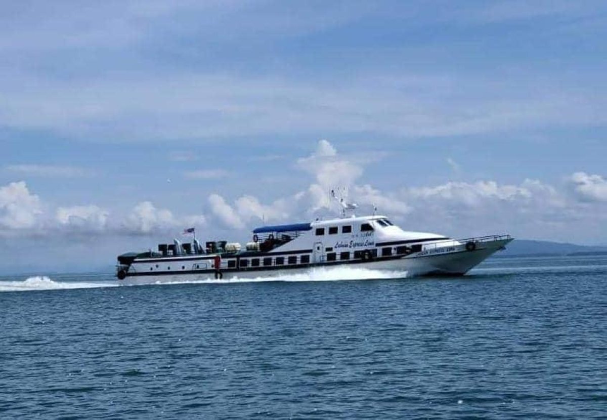 Feri adalah pengangkutan utama dari Indonesia ke Tawau menerusi TFT.
