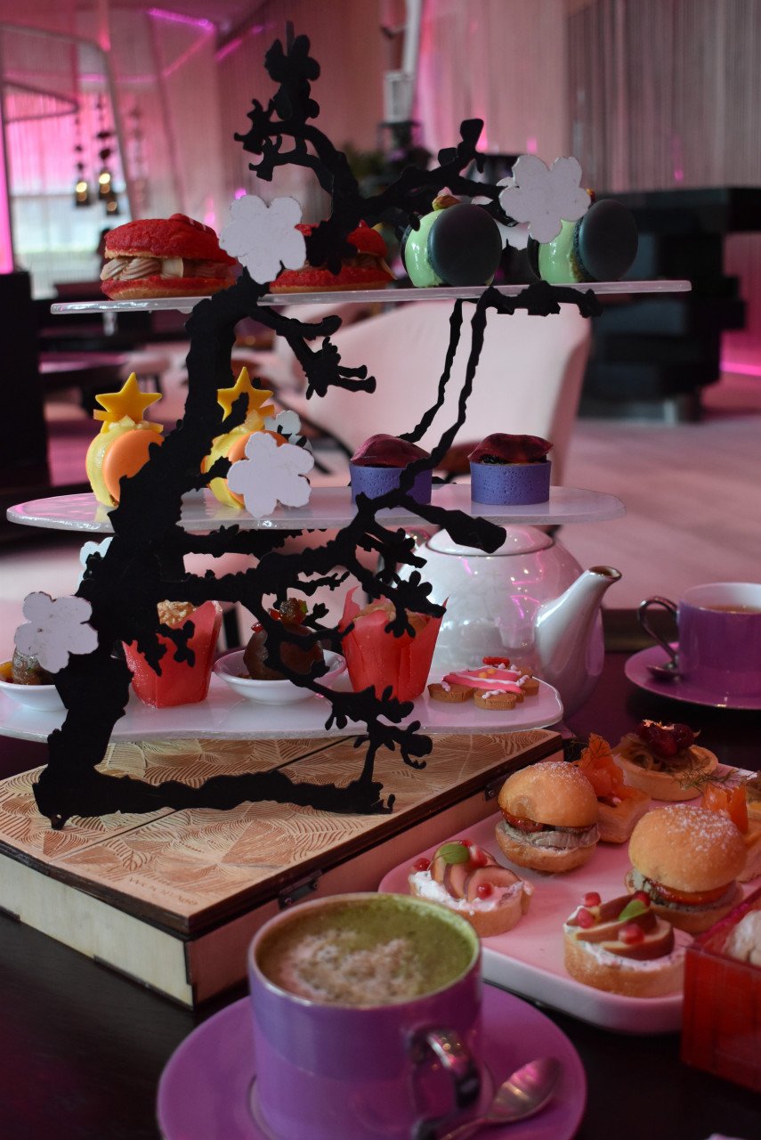 Set hi-tea Hari Natal di WooBar. Tema hidangan hi-tea bertukar mengikut musim - Gambar oleh Rahayu Mat Nah