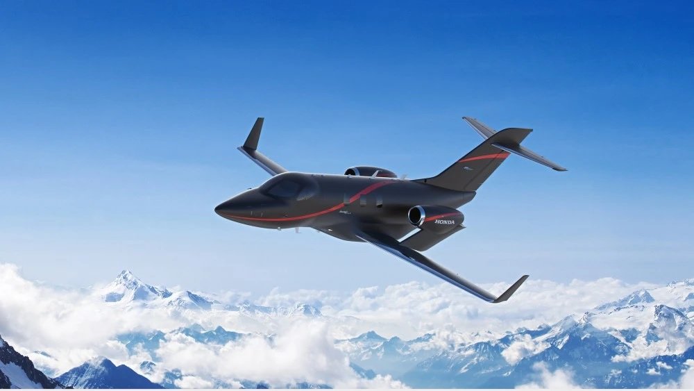 Ia dikatakan pesawat yang paling pantas dan terbang paling tinggi serta paling jauh di dalam kategori jet ringan. - Gambar hondajet.com