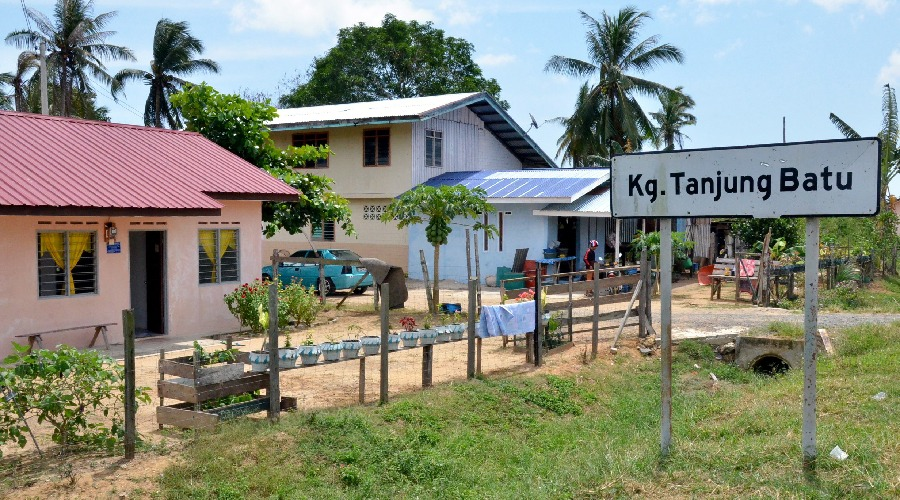 Kampung Tanjung Batu antara perkampungan di Gugusan Labian yang pernah diceroboh pengganas Sulu dalam tragedi hitam pada 1 Mac 2013 di Tanduo. - gambar BERNAMA