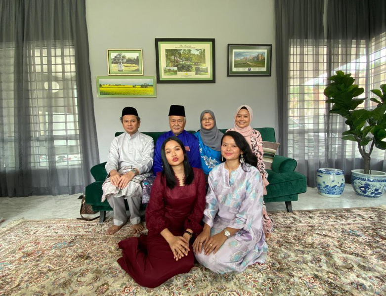 Keluarga Liyana Jasmay pada Hari Raya tahun 2020 - Gambar Instagram Habsah Simpon