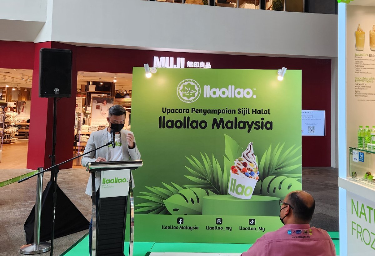 Tan Kai Young ketika berucap pada Majlis Penyampaian Sijil Halal llaollao Malaysia, baru-baru ini. - Gambar oleh Rahayu MN
