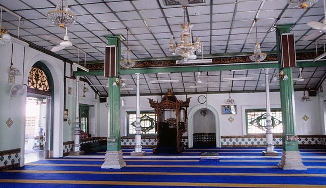 Ruang dalam Masjid Tengkera. Gambar: Islamic Tourism Centre of Malaysia