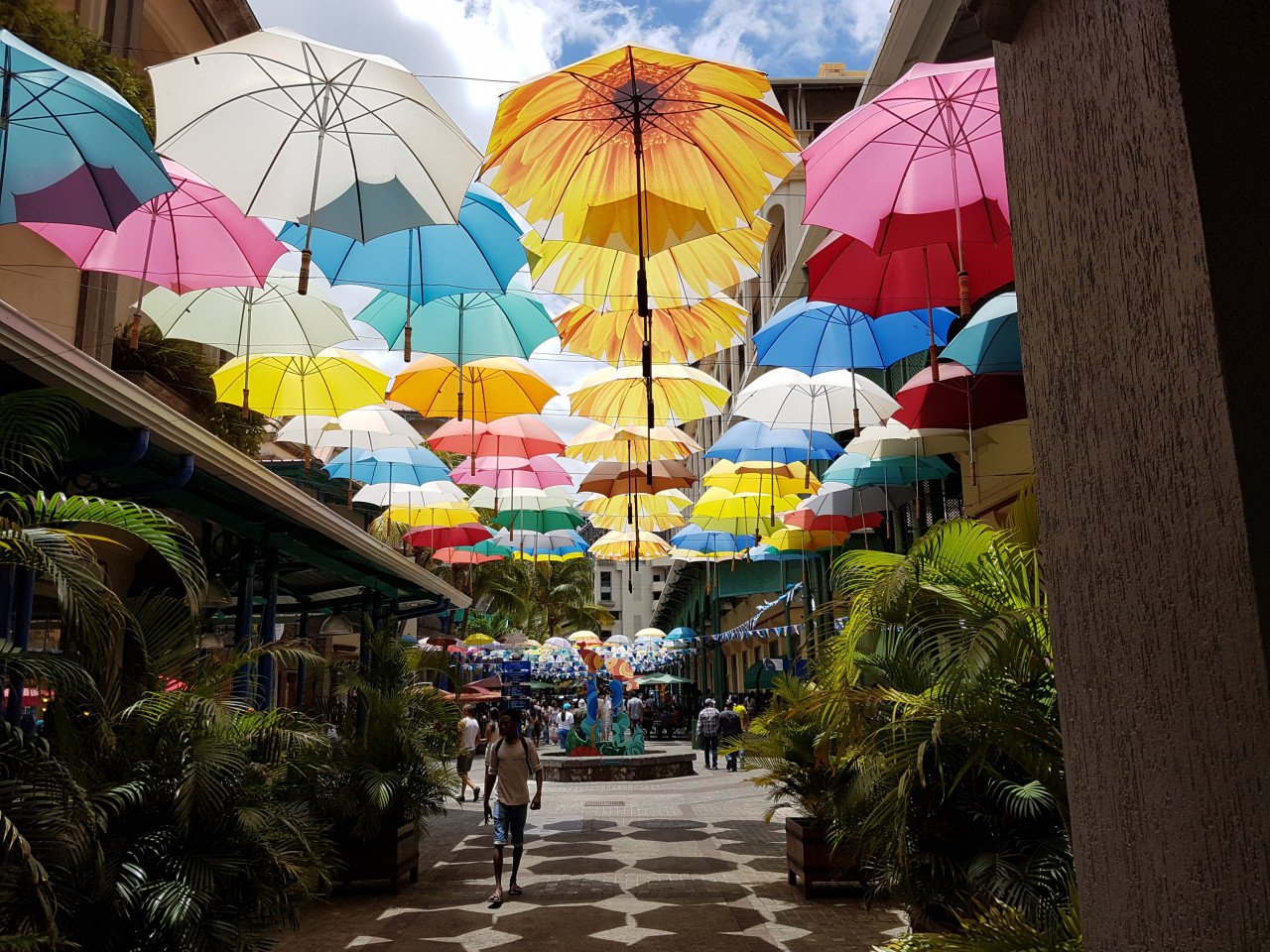 Umbrella Walk ternama di Port Louis