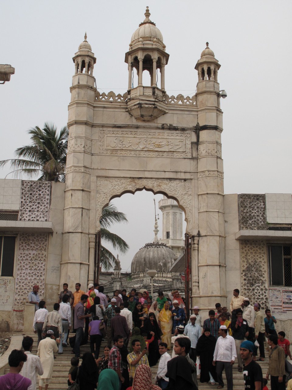 Bahagian luar Masjid Haji Ali