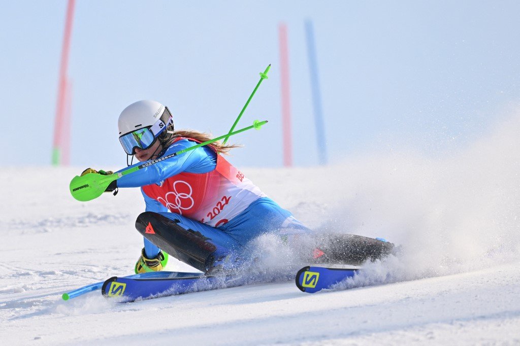 Peserta dari Itali, Lara Della Mea bertanding pada Sukan Olimpik Musim Sejuk 2022 di Beijing, China. - Gambar AFP