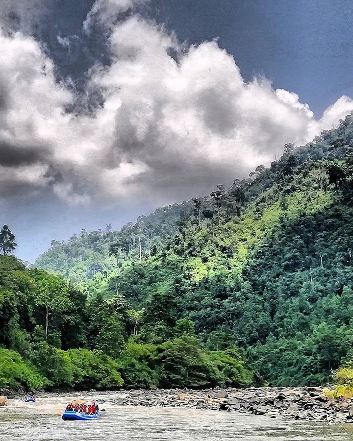 Sungai Padas, Tenom. Gambar: Instagram @riverbugasia