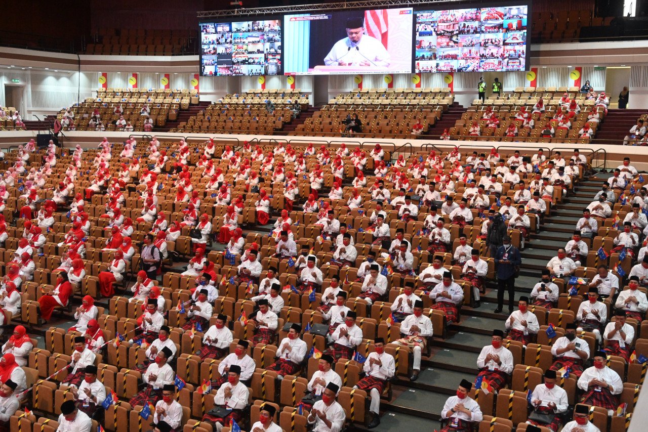 Perhimpunan Agung UMNO 2020 berlangsung dalam norma baharu dan dipantau ketat Majlis Keselamatan Negara (MKN) serta Kementerian Kesihatan (KKM).