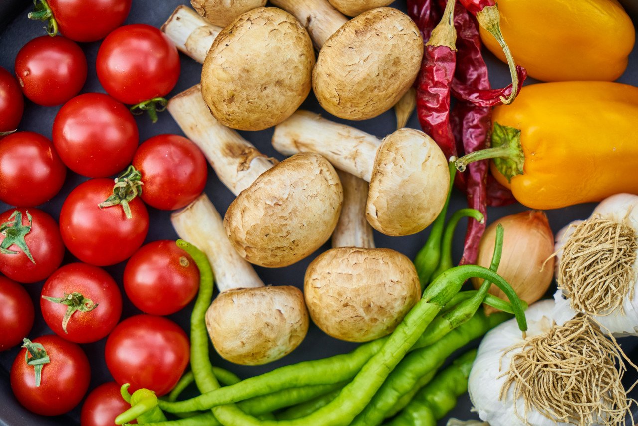 Untuk melindungi selanjutnya risiko ESKD, Dr Wong berkata lakukan penyaringan kesihatan secara tetap, mengekalkan diet sihat yang rendah garam dan lebihkan buah-buahan dan sayur-sayuran, kekal aktif dan berhenti merokok - Gambar Hiasan