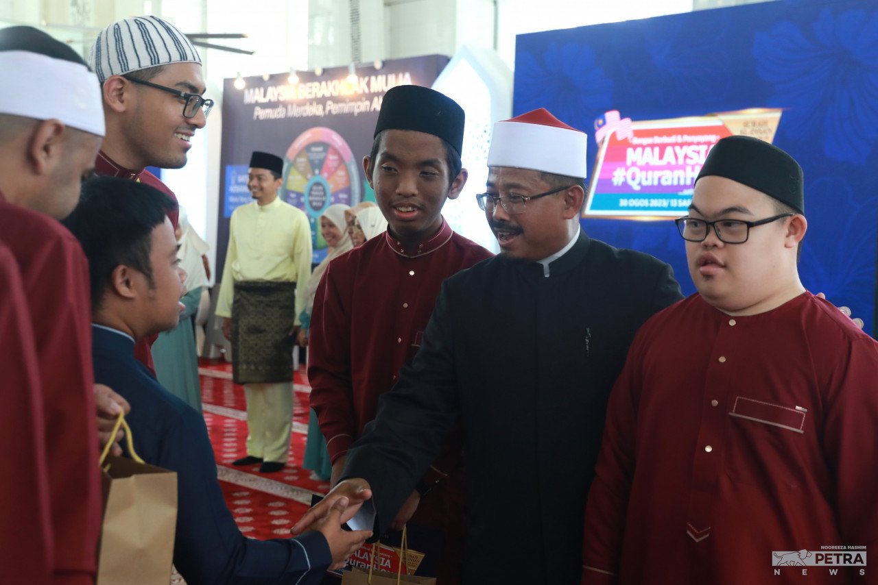 Antara peserta yang menyertai Malaysia #QuranHour di Masjid Tuanku Mizan Zainal Abidin, Putrajaya hari ini. 