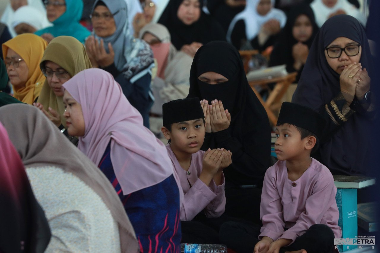 Sebahagian peserta yang hadir pada program Malaysia #QuranHour hari ini.