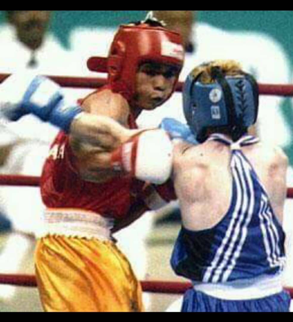 Sapok Biki menang pingat emas dalam kategori Light Flyweight 48 kilogram pada Sukan Komanwel 1998 di Kuala Lumpur.