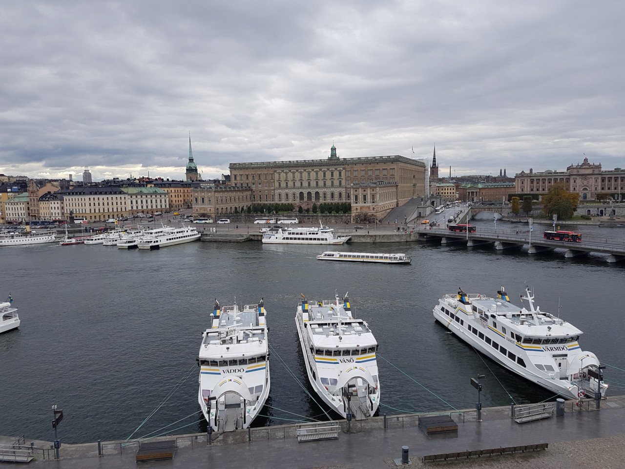 Pemandangan Istana DiRaja Sweden dari jendela hotel mewah The Grand Hotel