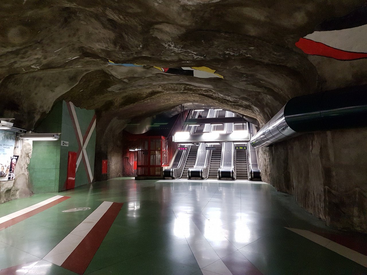 Stesen metro kereta api bawah tanah