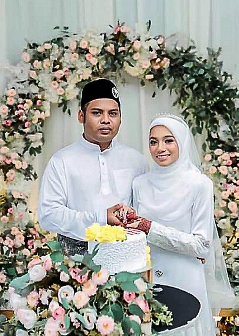 Gambar kenangan perkahwinan Allahyarham Muhammad Khairul Azwan dan Suriyana Abdul Razak.