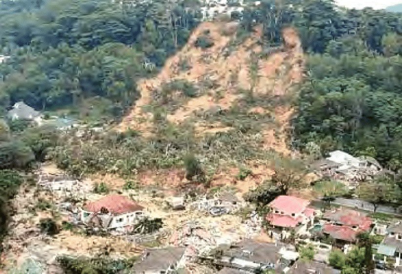 Tragedi tanah runtuh di Bukit Antarabangsa yang berlaku pada 2008. - Tangkapan layar dari media sosial