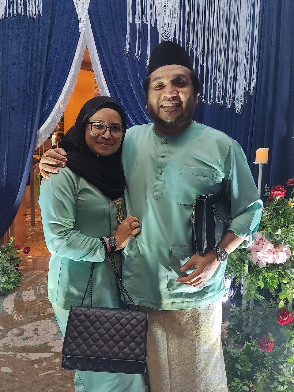 Zahid bersama isterinya Nurul Shuhada Osman. Gambar: Ellyna Ali, menggunakan telefon pintar Poco