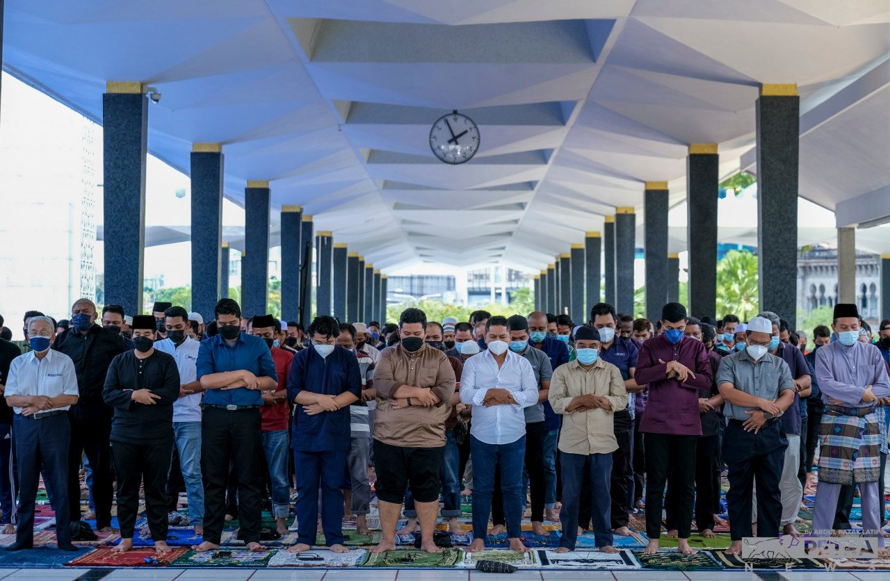 Mulai 1 April 2022, Fasa Peralihan Ke Endemik menyaksikan pelbagai kelonggaran diberikan semula, termasuk aktiviti solat jemaah di masjid. 