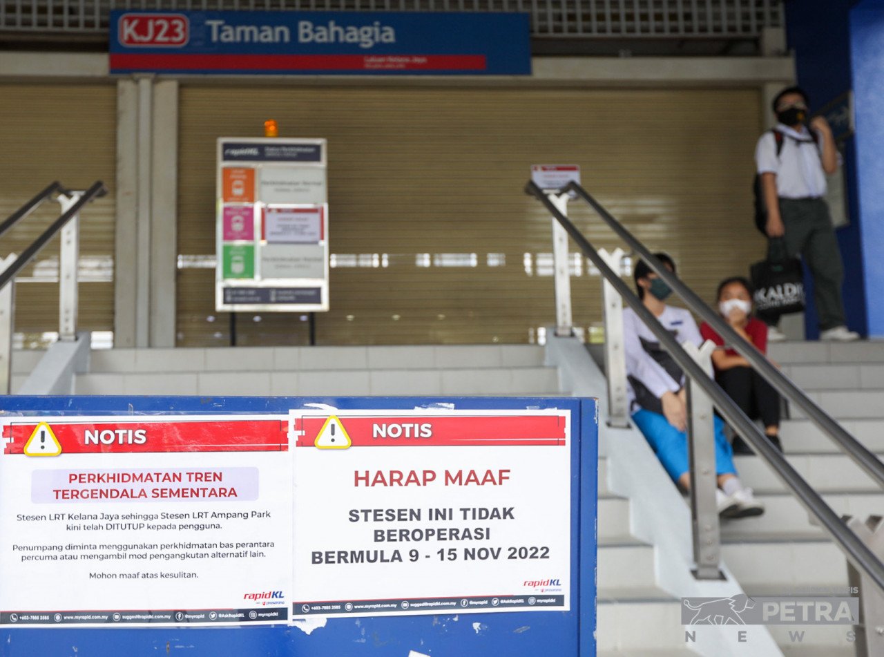 PRASARANA berkata, bagi penumpang yang terjejas dengan masalah perkhidmatan itu, Rapid Rail Sdn Bhd (RapidRail) akan memberi tambang percuma untuk setiap hari gangguan terbabit kepada pengguna LRT Laluan Kelana Jaya - Gambar Fail