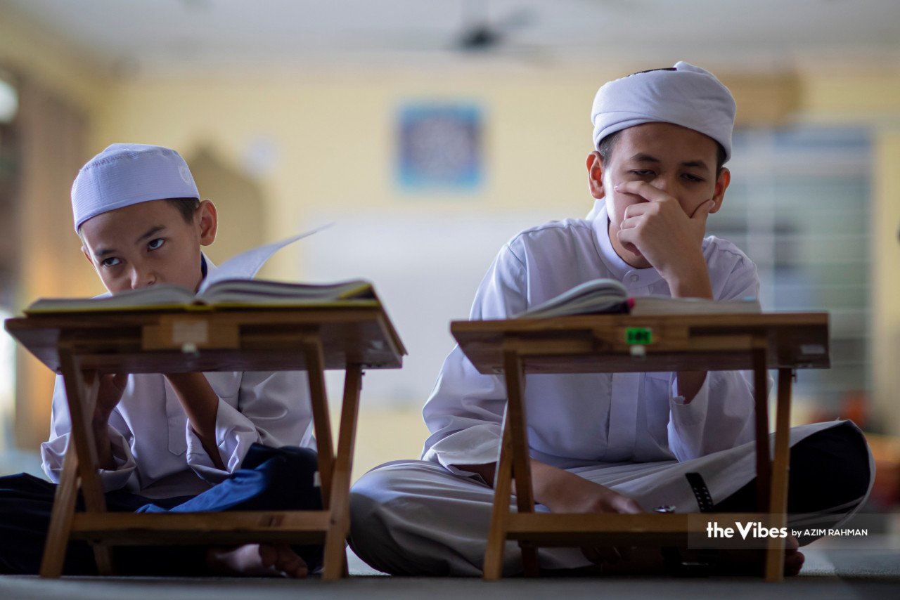 Ragam anak tahfiz menunggu giliran membaca al-Quran