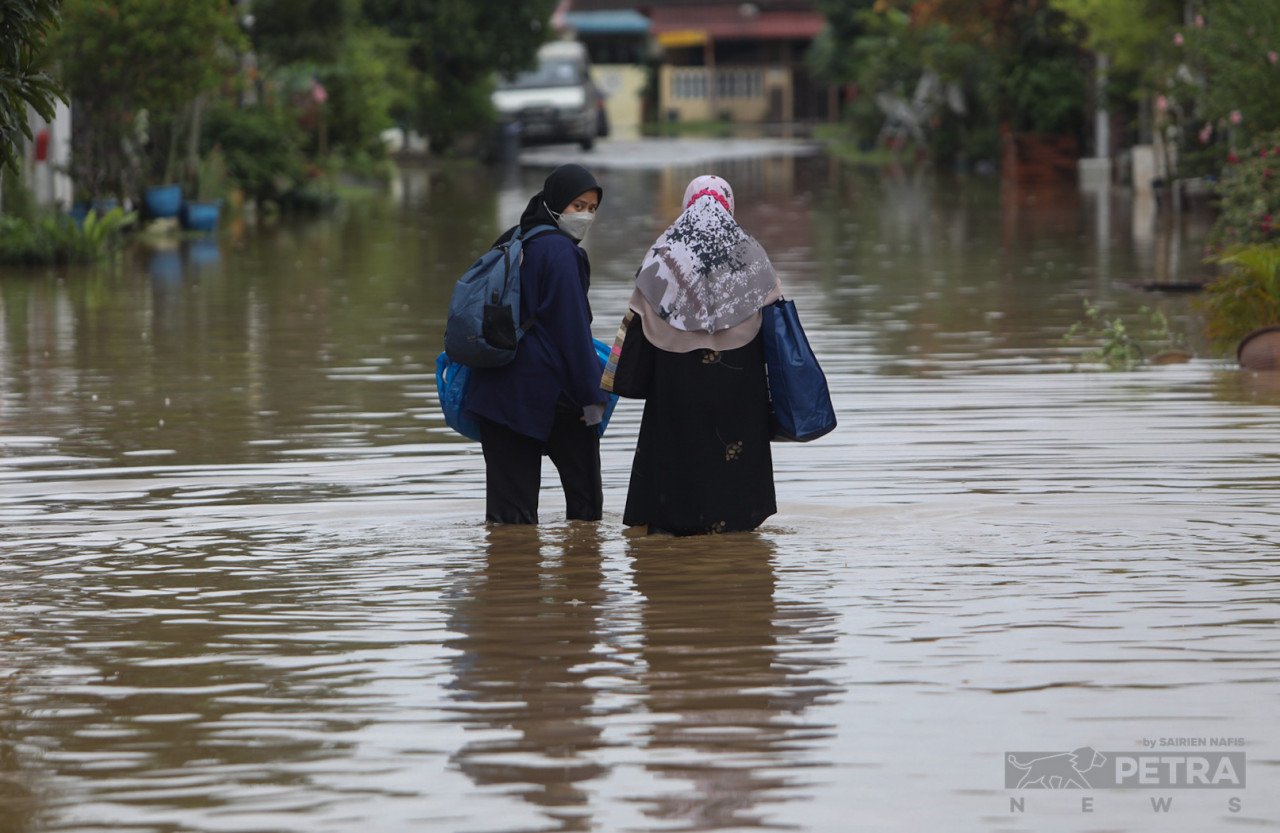 Di PULAU PINANG, jumlah mangsa banjir meningkat kepada 160 orang berbanding 117 orang pagi tadi, yang ditempatkan di tiga PPS setakat pukul 2 petang - Gambar Hiasan