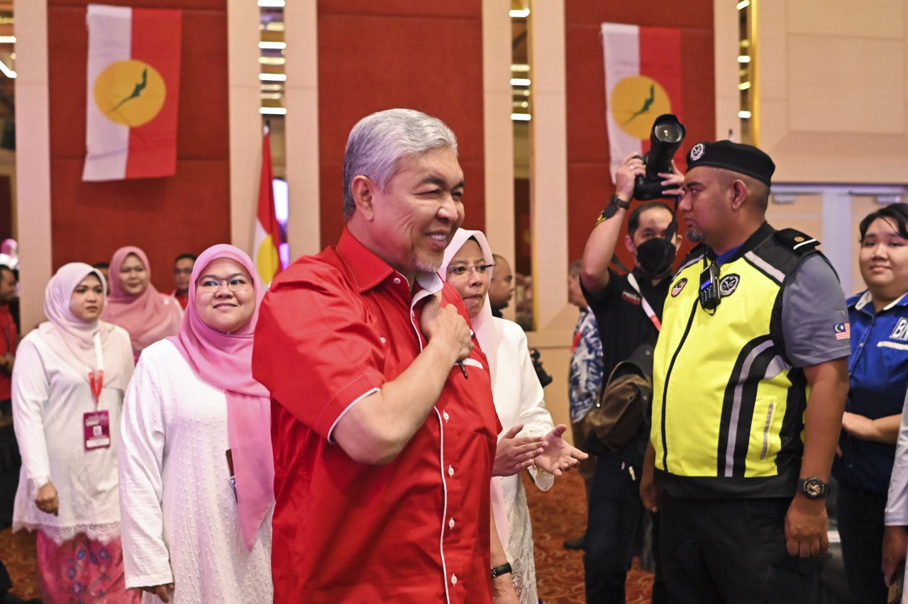 Dr Ahmad Zahid Hamidi berkata, mesyuarat yang berlangsung kira-kira sejam itu adalah rutin sempena persidangan Perhimpunan Agung UMNO 2022 (PAU 2022) - Gambar Fail