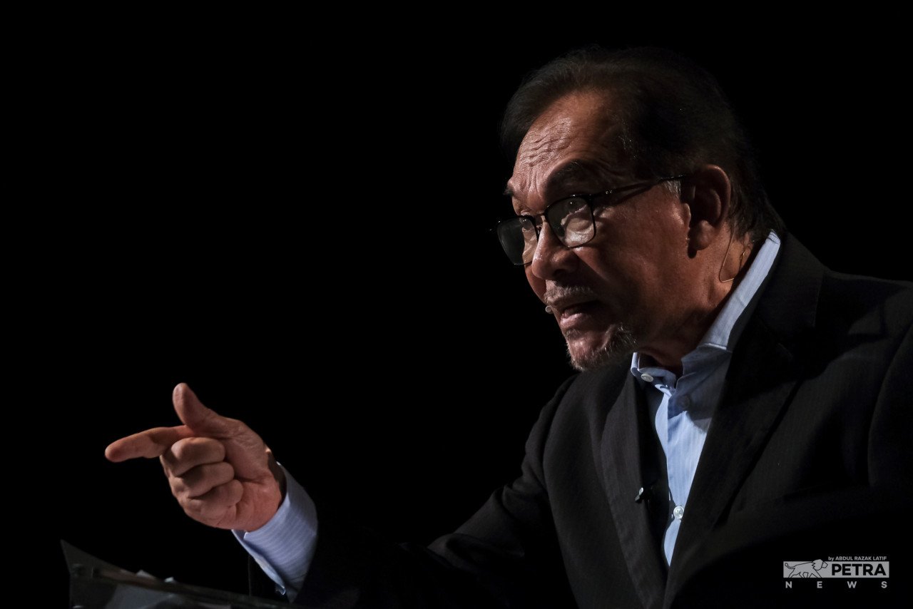 Anwar menunjukkan dalam pembangkang bahawa beliau mempunyai bakat untuk membawa Malaysia di pentas dunia - Gambar Fail