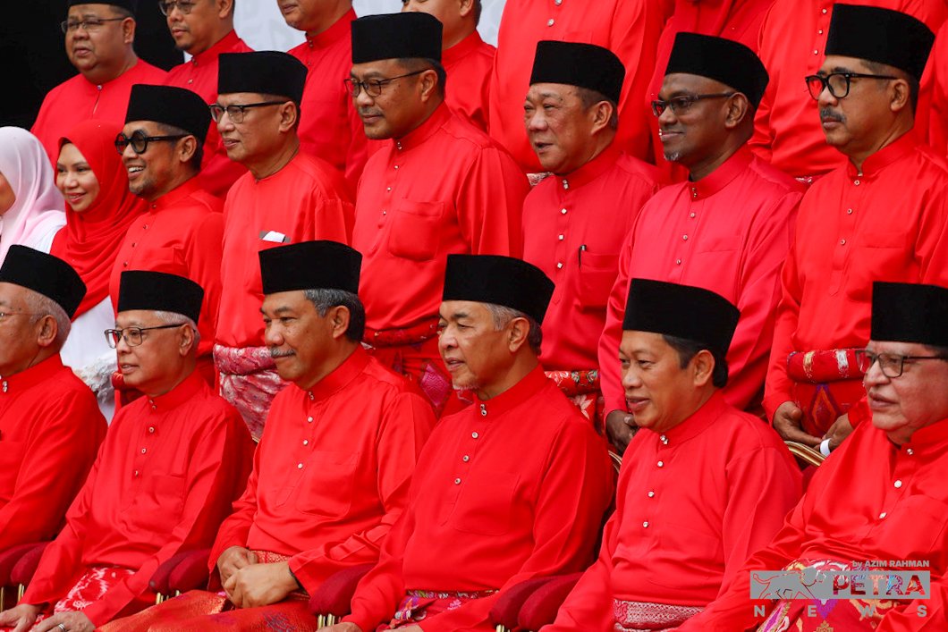 Bagi penganalisis politik, Tan Sri Noh ada ramai pengikut tapi tidak bagi Khairy dan beberapa pemimpin yang digantung. Jadi tidak ramai ahli akar umbi akan keluar UMNO kerana mereka melihat parti itu masih lagi utuh