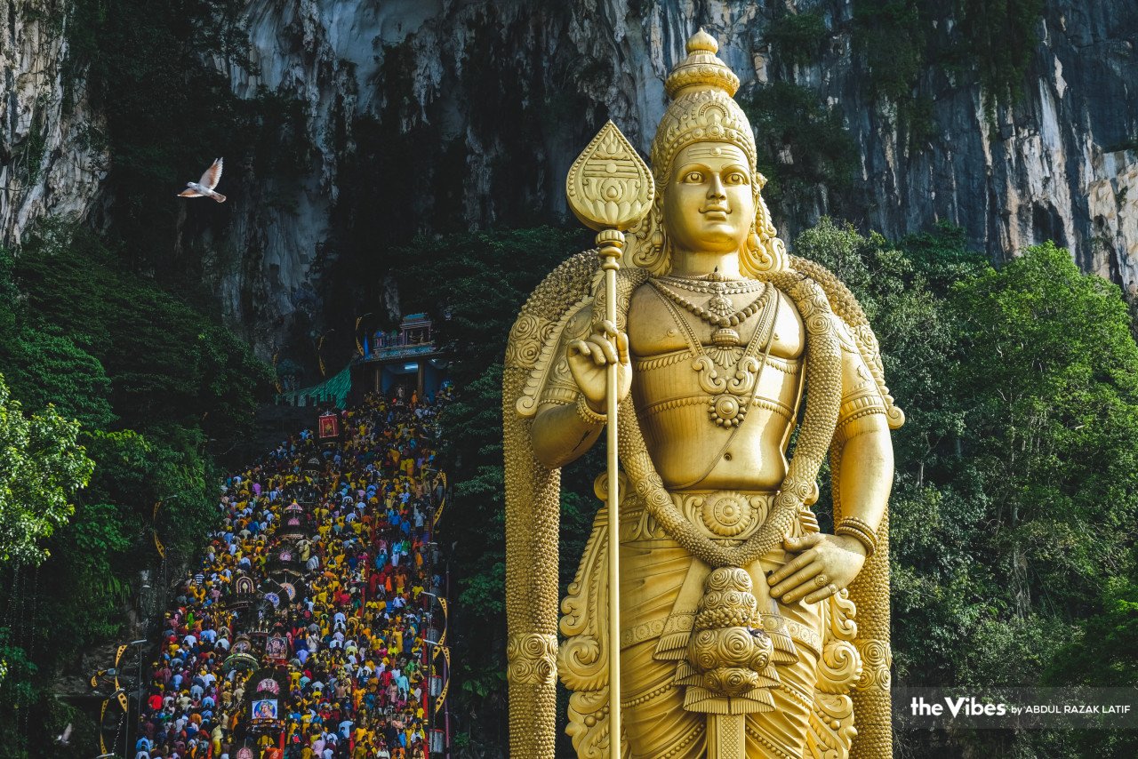 Semalam, Pemangku Ketua Polis Selangor, Datuk S Sasikala Devi berkata, pihaknya menjangkakan lebih 300,000 pengunjung berada di Batu Caves, sempena perayaan Thaipusam