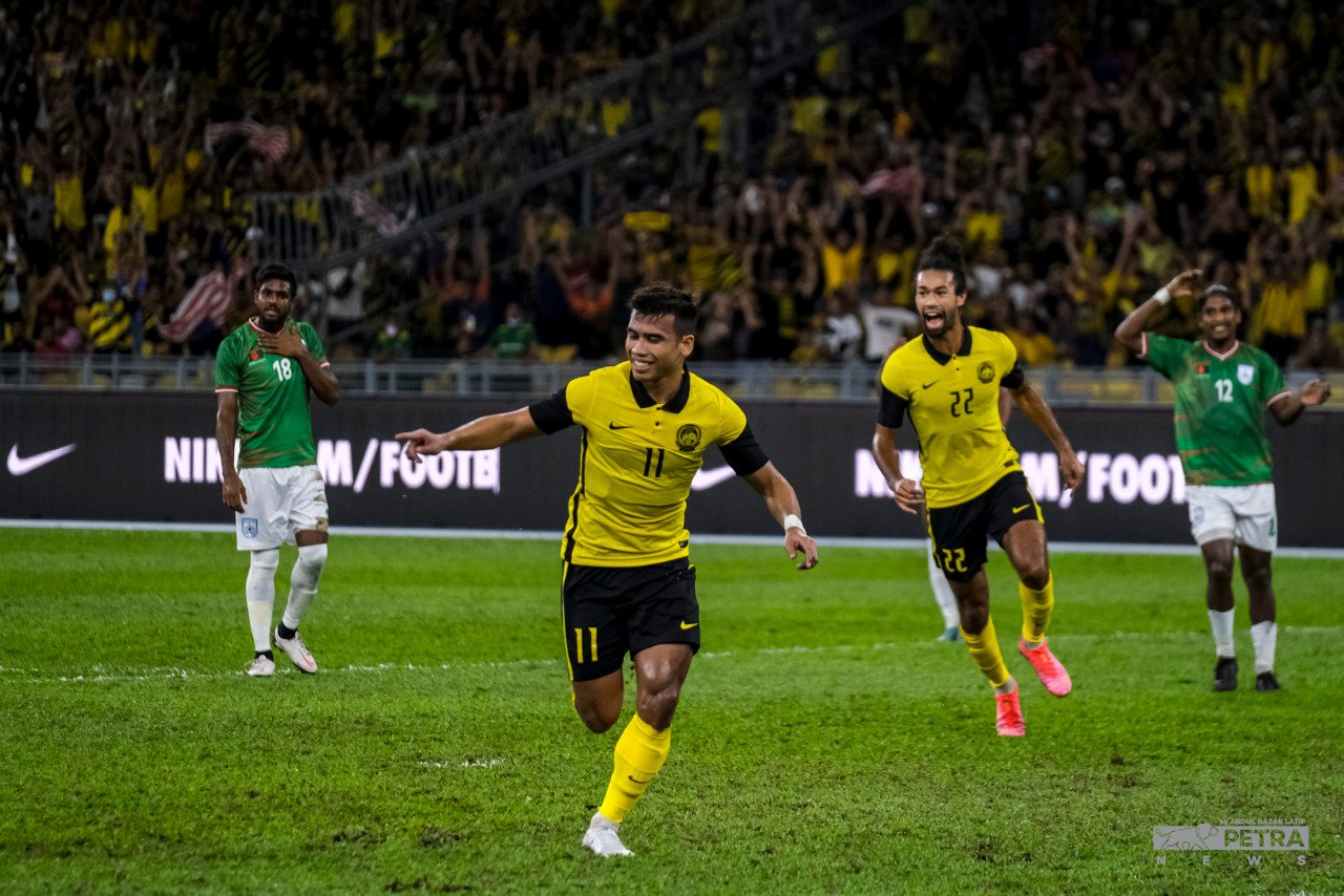 Malaysia menamatkan penantian lebih 4 dekad untuk melayakkan diri secara merit ke Piala Asia 2023 dalam suasana penuh emosi di Stadium Nasional di Bukit Jalil, malam tadi. - Gambar oleh Abdul Razak Latif