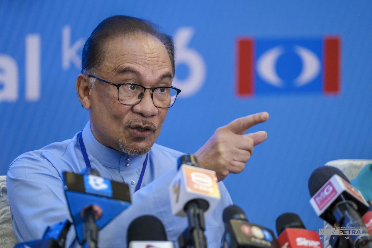 Tawfik memaklumkan beliau masih menunggu respon daripada pihak Anwar Ibrahim. - Gambar fail