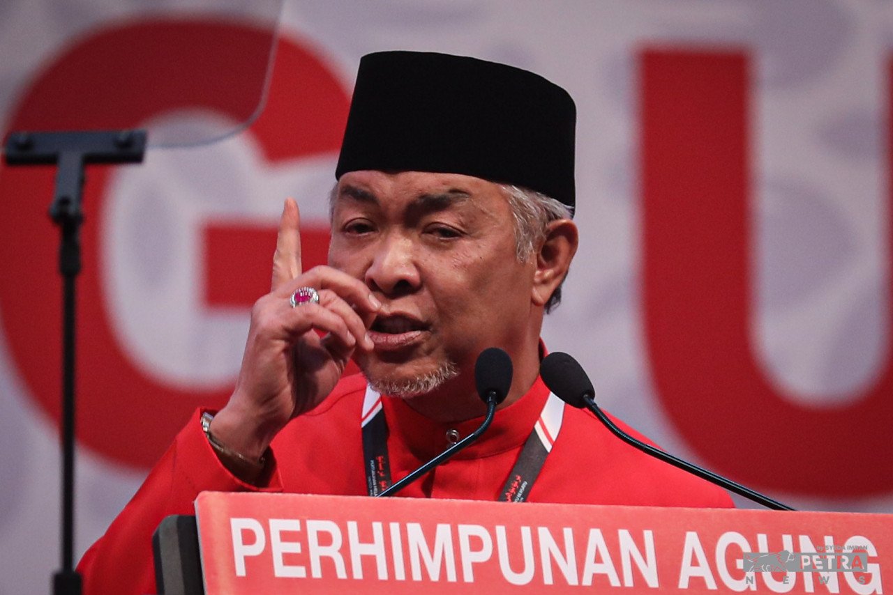 Azmi Hassan berkata keputusan memecat Annuar bukan dibuat oleh presiden sorang sahaja sebaliknya ia melibatkan MKT UMNO.