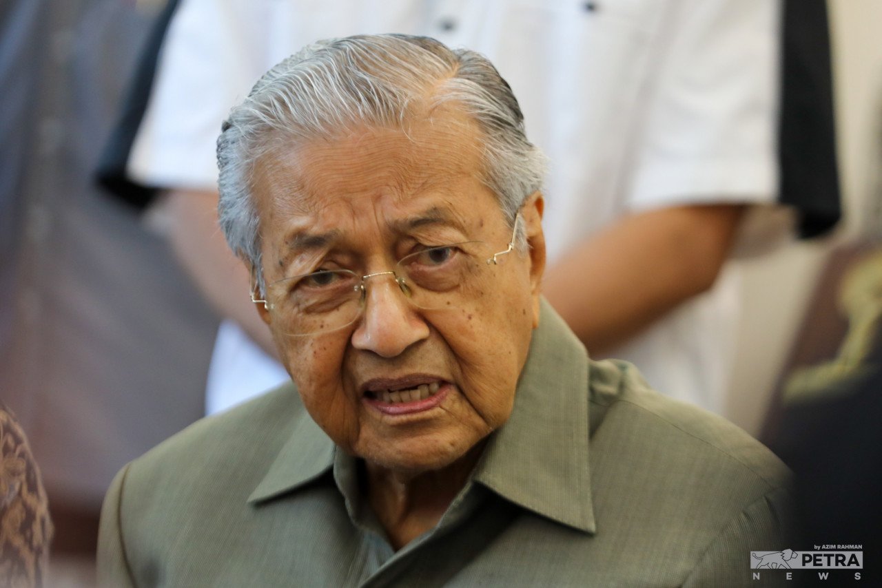 Dr Mahathir pernah membubarkan Parlimen beberapa hari selepas membentangkan bajet pada 1999.