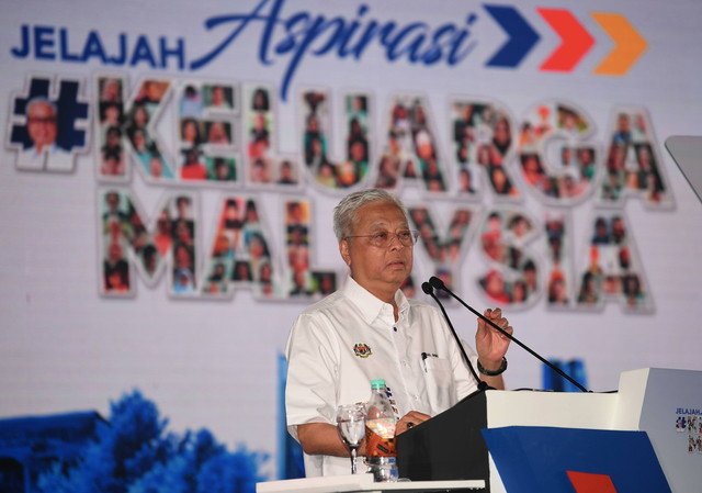 Sabtu lalu, Ismail Sabri dicemuh dan diejek ahli parti apabila Ahmad Zahid menyebut namanya ketika menyampaikan ucapan pada Perhimpunan Khas UMNO yang dihadiri kira-kira 3,000 ahli - Gambar Fail Bernama