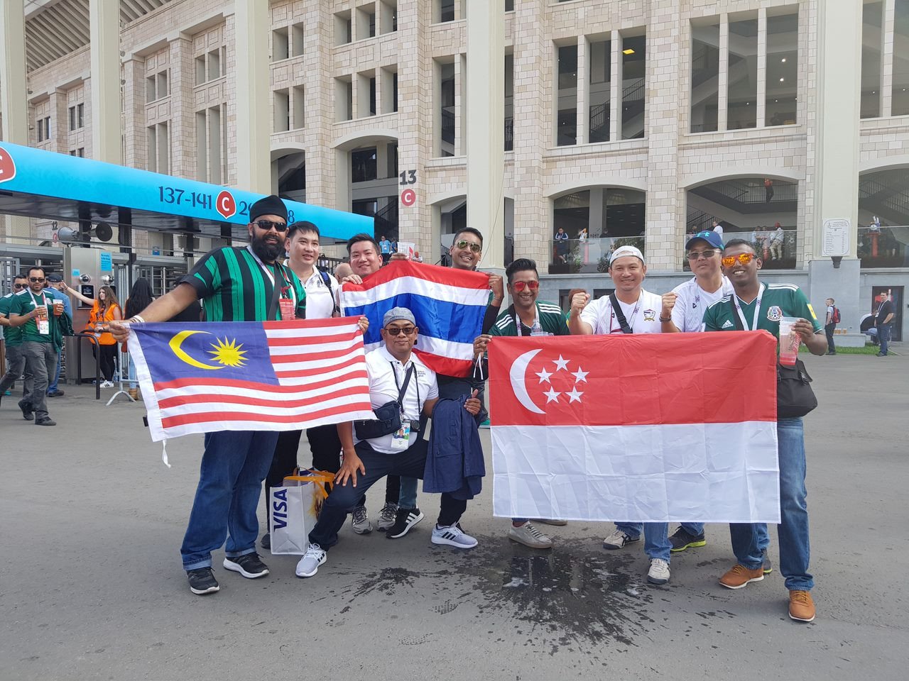Jagjit bersama rakan-rakan serantau di Piala Dunia Russia 2018 - Gambar ihsan Jagjit Singh
