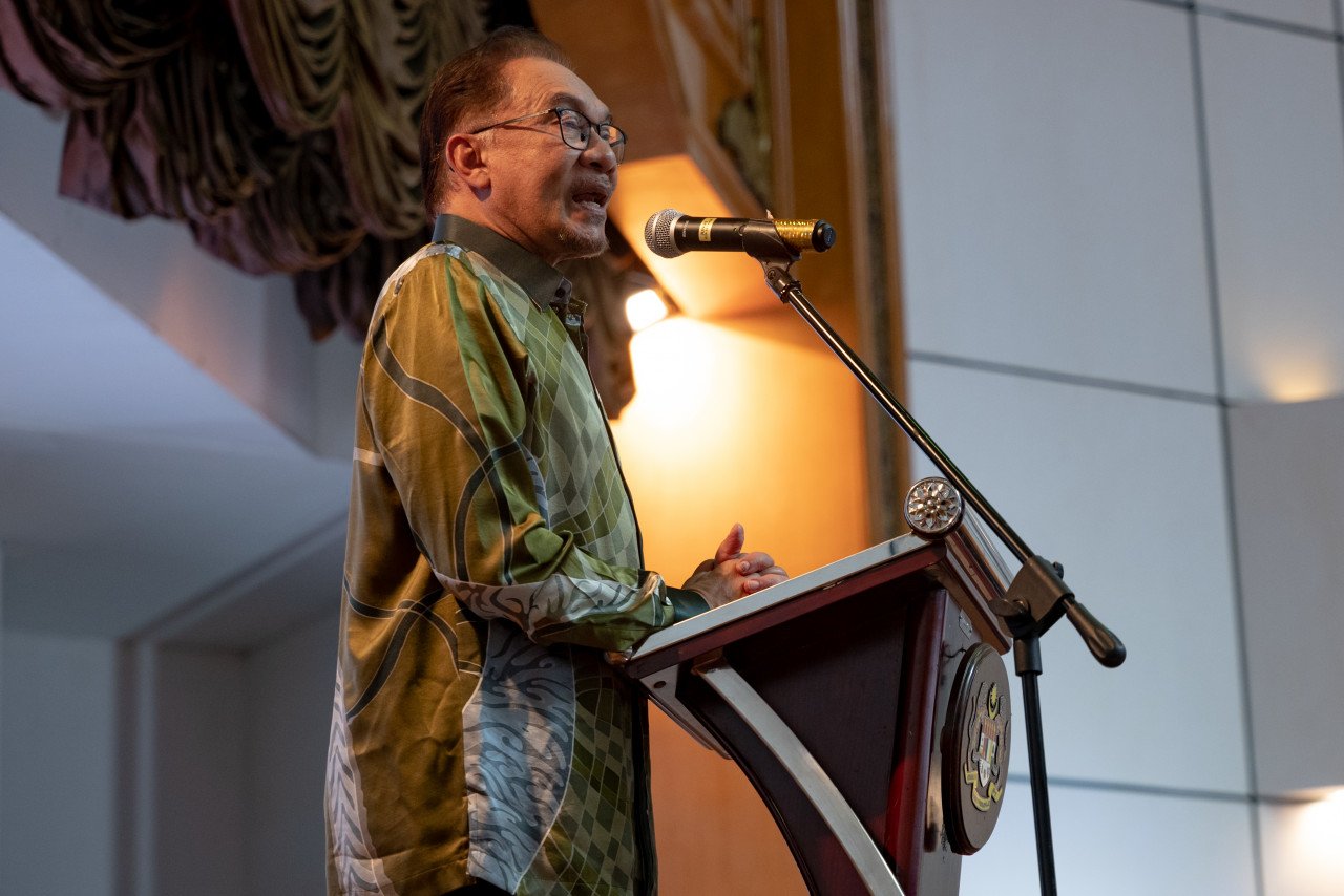 Anwar Ibrahim berkata, mustahil untuk memberi tumpuan kepada aspek pembangunan ekonomi selagi rasuah terus menghantui koridor kuasa - Gambar Jabatan Perdana Menteri