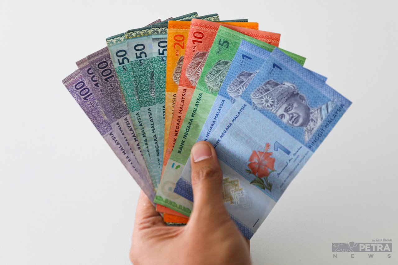 Seramai 8.6 juta penerima Bantuan Keluarga Malaysia (BKM) Fasa 2 mula menerima bayaran secara berperingkat bermula semalam. 