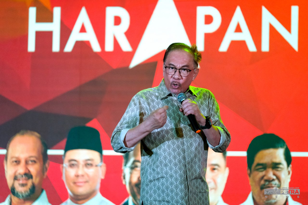 Anwar mengetuai PH bertanding pada PRU-15, disokong oleh apa yang disifatkannya sebagai sokongan euforia daripada orang ramai seperti Perhimpunan Reformasi pada 1998 - Gambar Fail