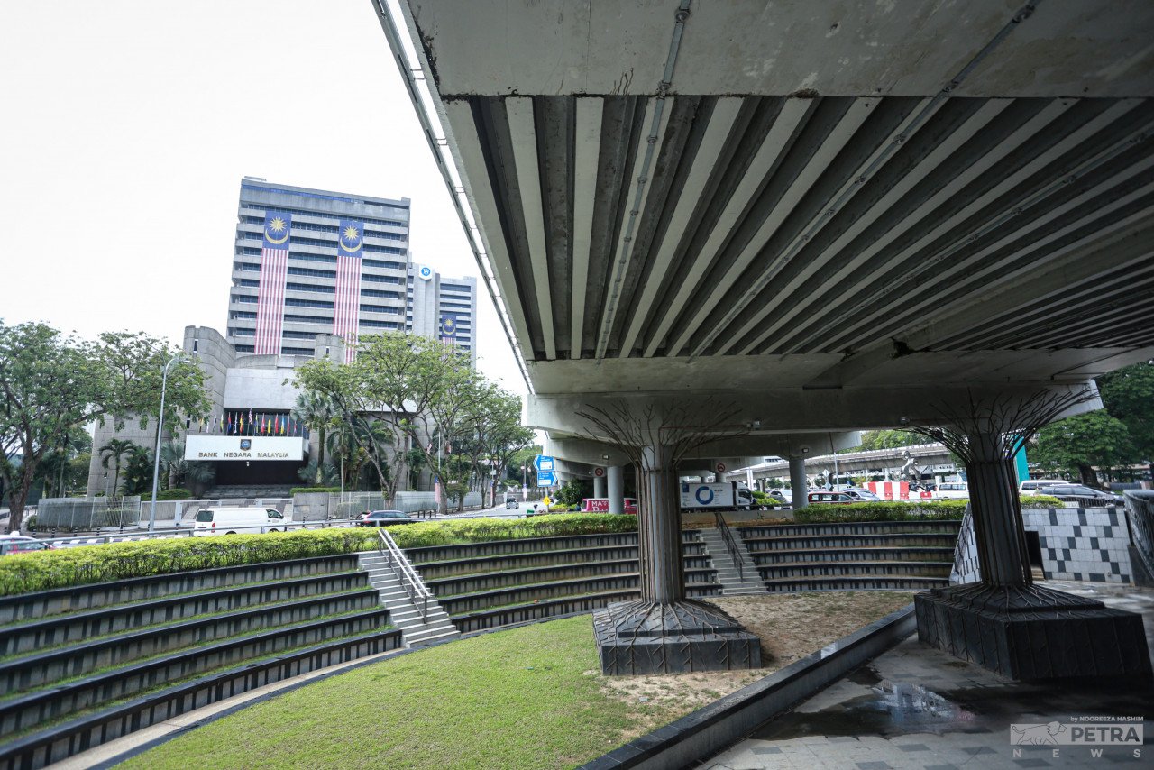 Projek berkenaan mengguna pakai kawasan kosong di Bulatan Datuk Onn dan diubah kepada laluan kecil, yang sepatutnya memiliki bangku kecil, air pancut dan lorong menghala ke gerai penjaja di Dataran Merdeka, manakala sebuah lagi laluan pejalan kaki bawah tanah akan menghubungkan Jalan Raja Laut dan Jalan Sultan Salahuddin